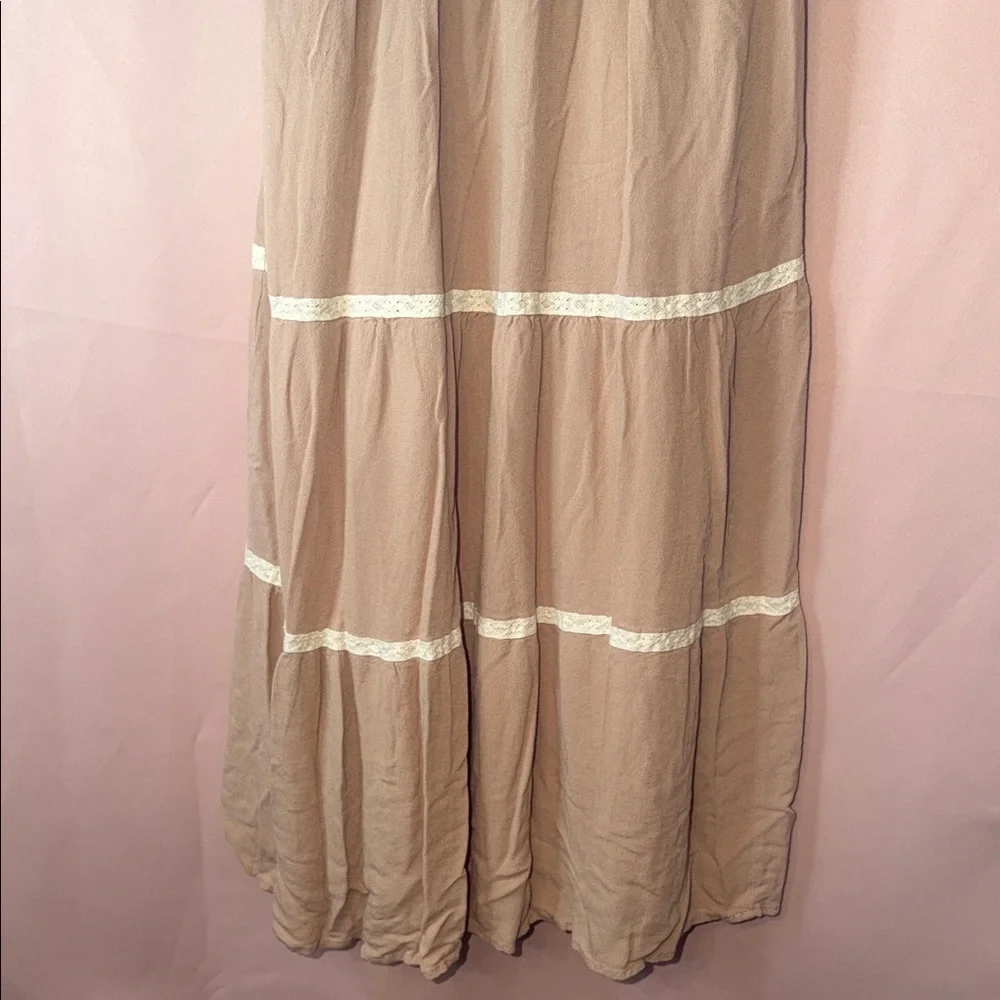 Blush V-Neck Tiered Maxi Dress with Lace Trim - Picture 5 of 9